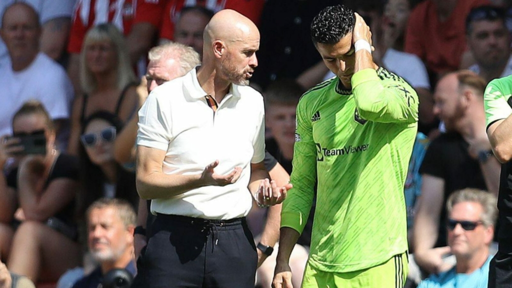 Erik ten Hag talks to Manchester United substitute Cristiano Ronaldo.