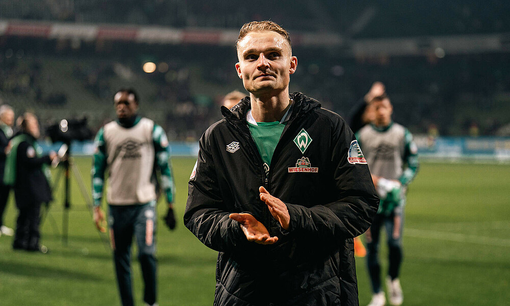 Amos Pieper in a winter jacket after the game against Leverkusen.