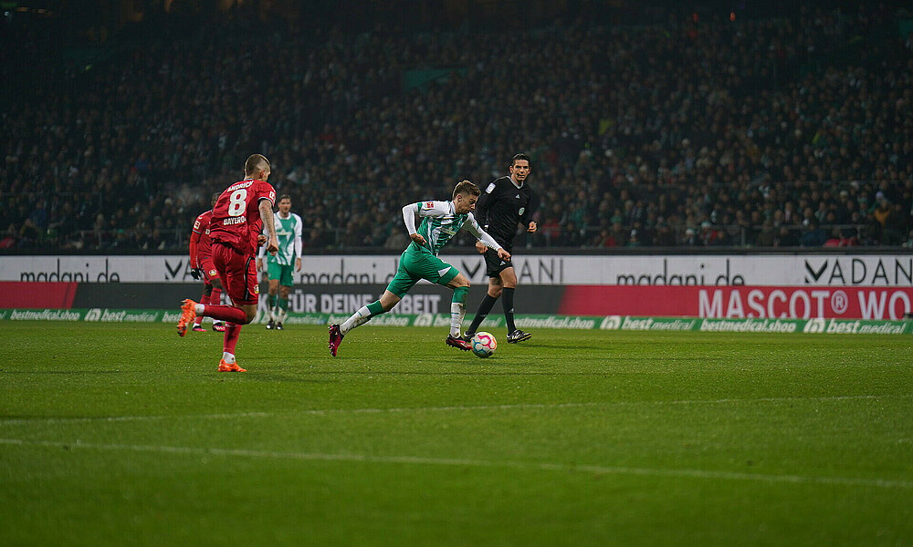 Mitchell Weiser running with the ball at his feet.