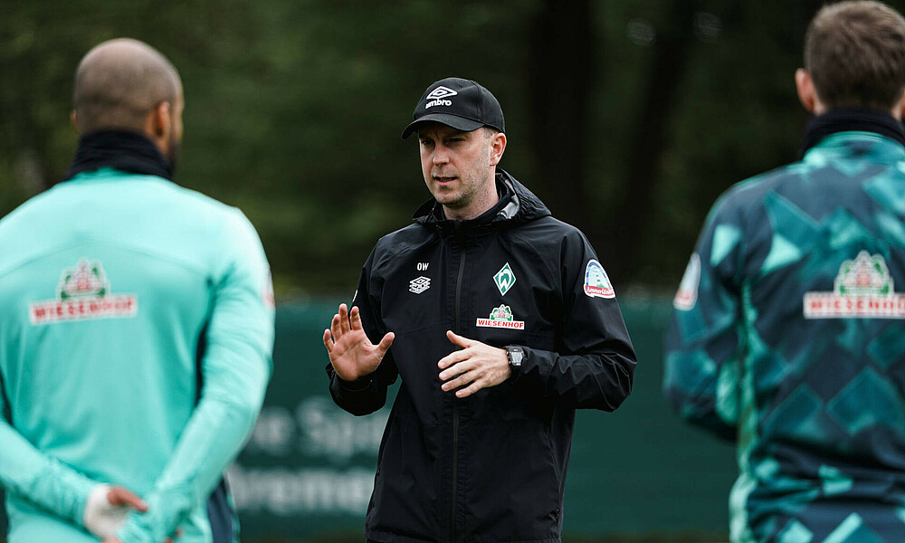 Head coach Ole Werner on the training pitch.