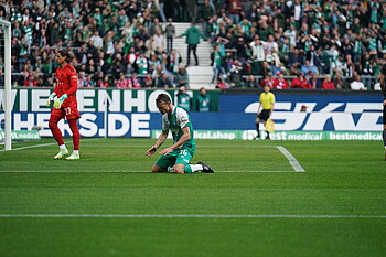 Christian Groß falling to his knees after his chance.