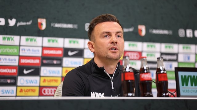 Enrico Maaßen auf der Pressekonferenz vor dem Spiel gegen Borussia Dortmund