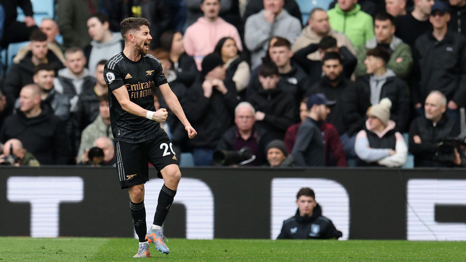 Arsenal midfielder Jorginho celebrates his goal