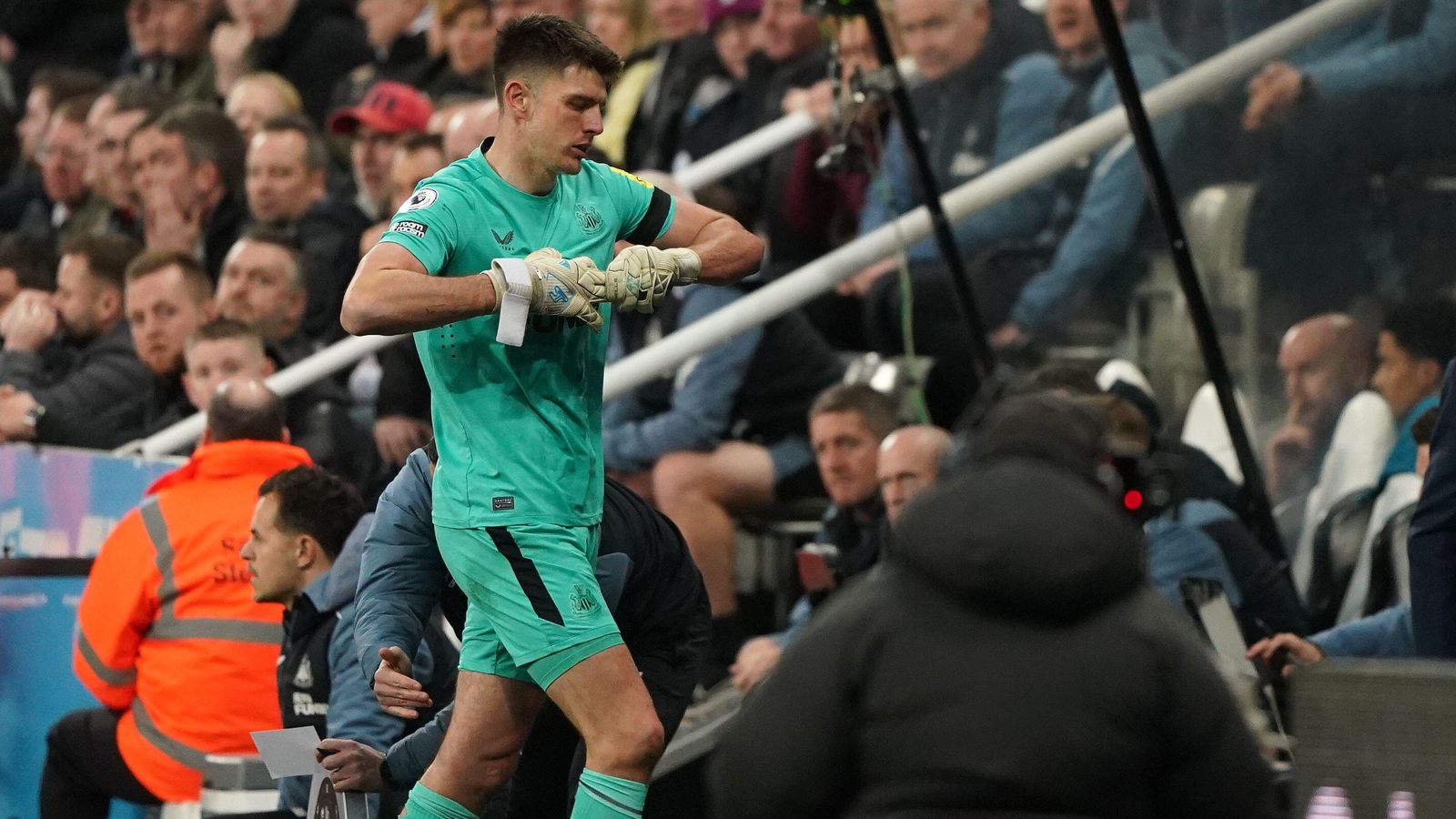 Nick Pope walks off after being given a red card