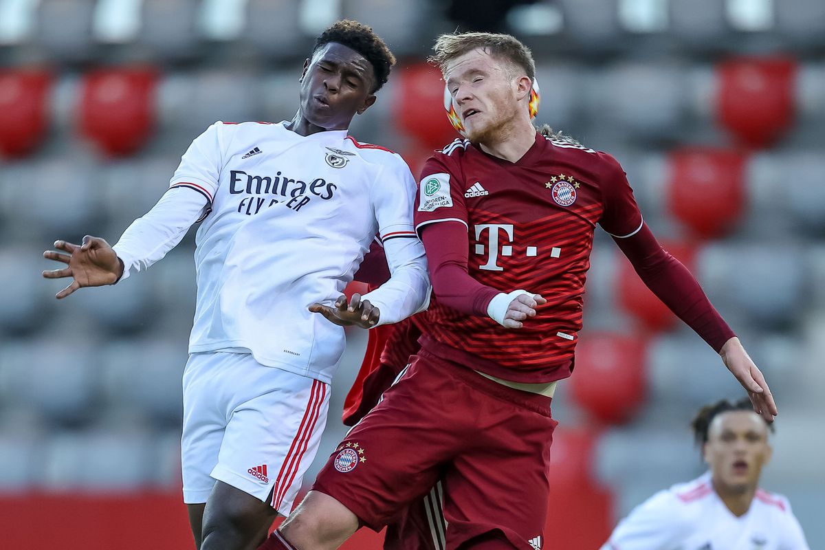 FC Bayern Muenchen U19 v SL Benfica U19 - Group E - UEFA Youth League