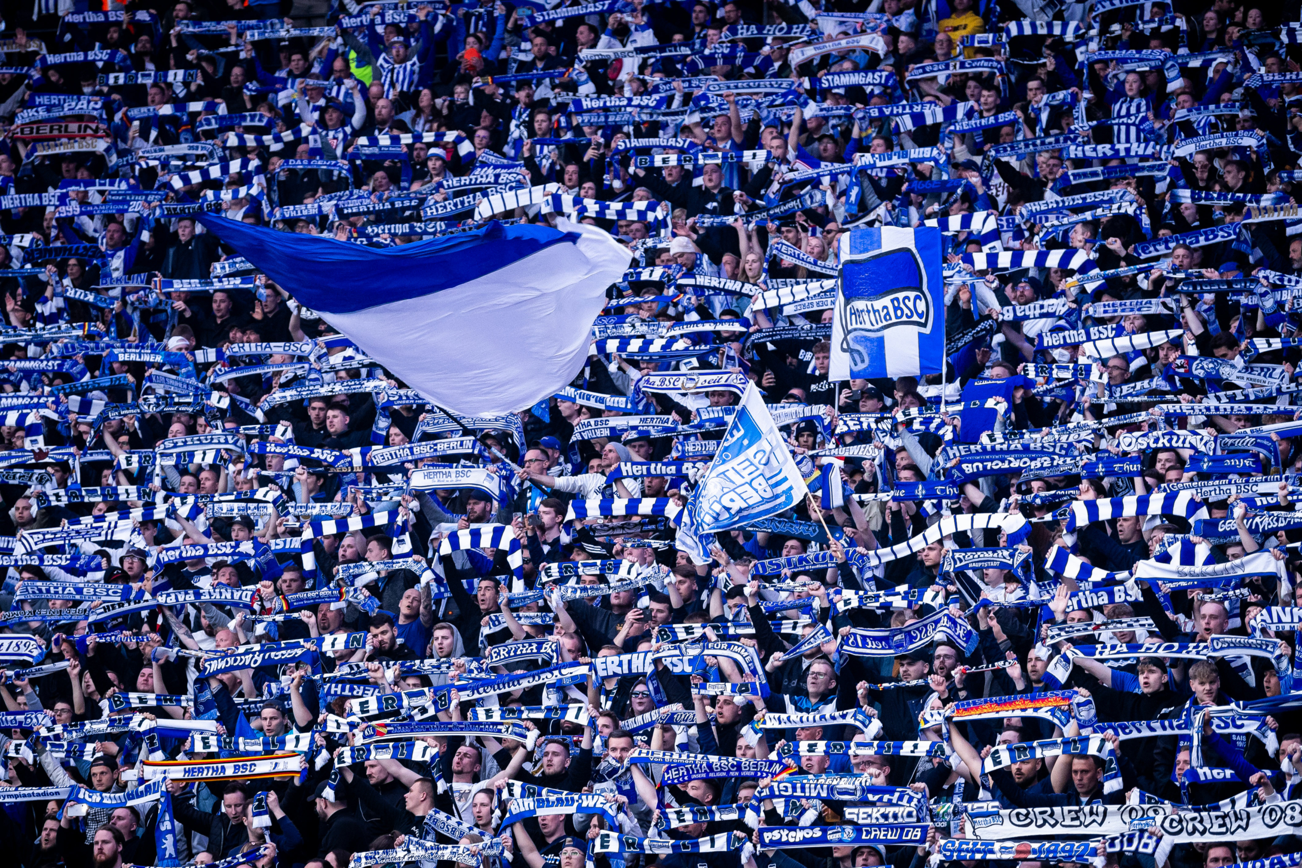 A sea of scarves in the Ostkurve.