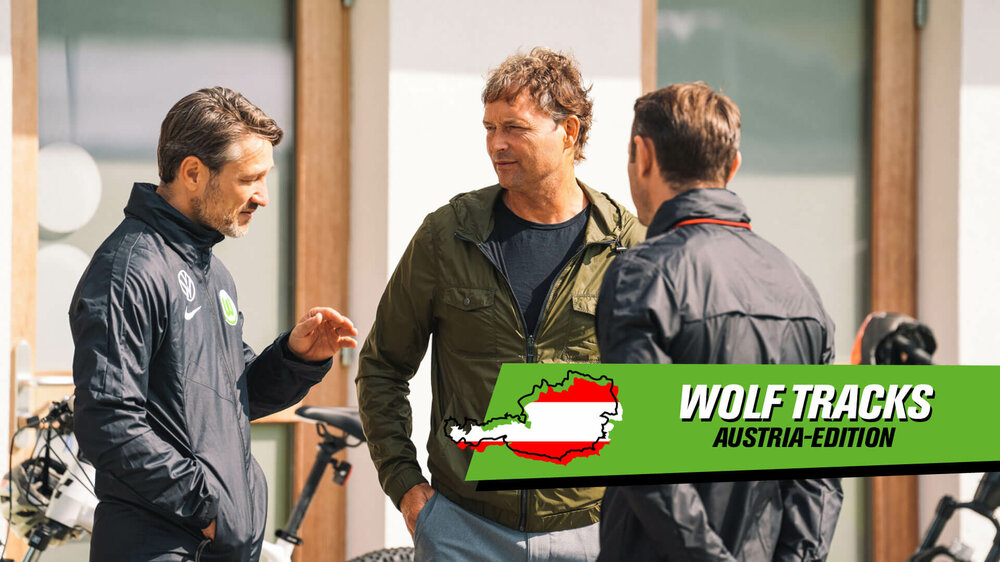 Der VfL-Wolfsburg-Trainer Niko Kovac redet mit Marcus Sorg.