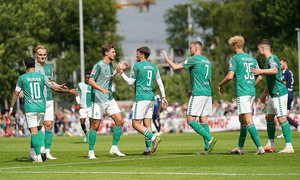 Dawid Kownacki and his teammates celebrate.