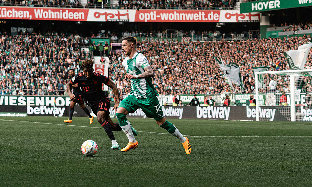 Marco Friedl with the ball at his feet ahead of Kingsley Coman.