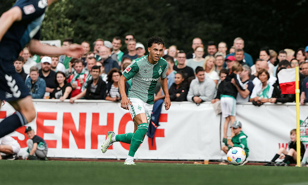 Lee Buchanan in action for Werder