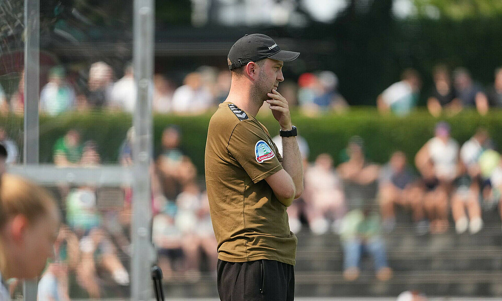 Ole Werner standing on the sidelines.