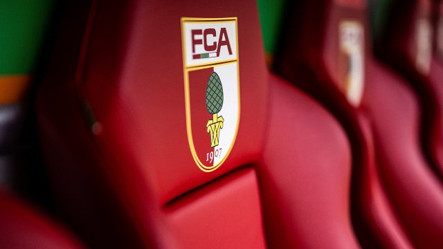 Die Ersatzbank des FCA in der WWK ARENA