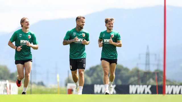 Fredrik Jensen, Niklas Dorsch und Mads Pedersen im Trainingslager