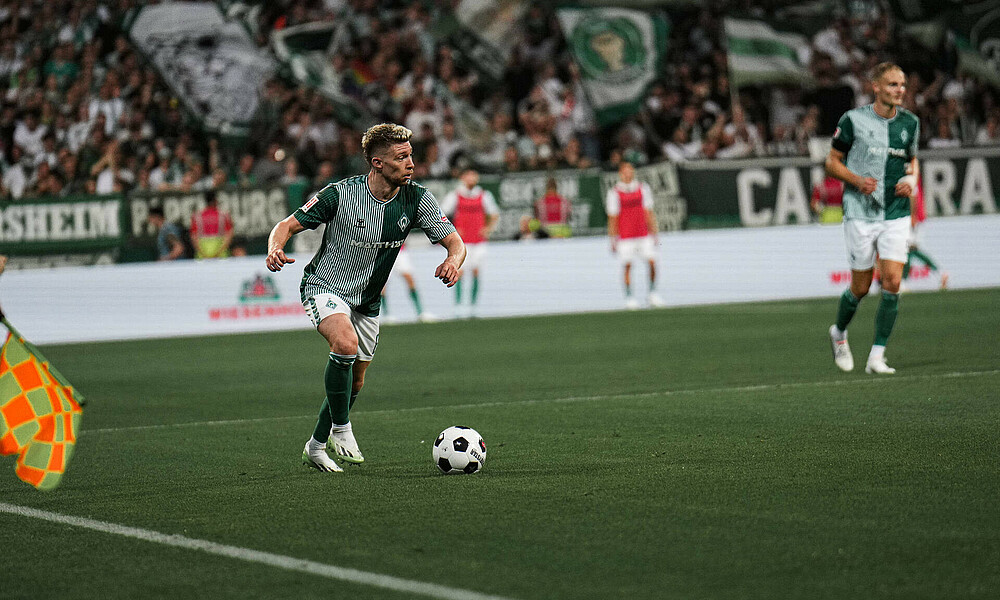 Mitchell Weiser on the ball in the home game against FC Bayern