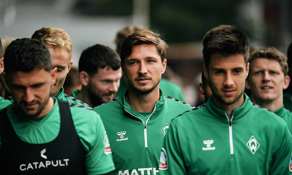 Niklas Stark on the way to the training pitch