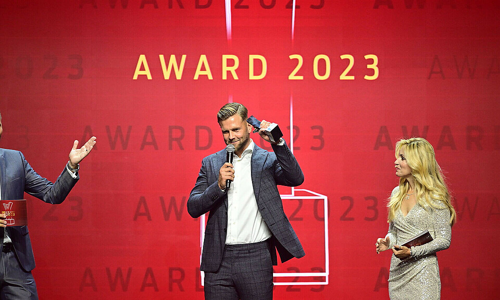 Niclas Füllkrug happily accepting the award.