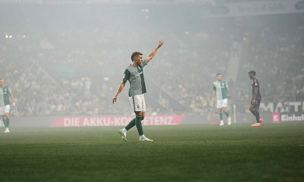 Mitchell Weiser on the pitch against Bayern.