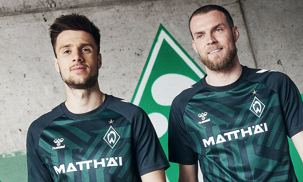 Ilia Gruev and Marvin Ducksch wearing the new third shirt.