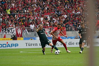 Mitchell Weiser in 1-v-1.