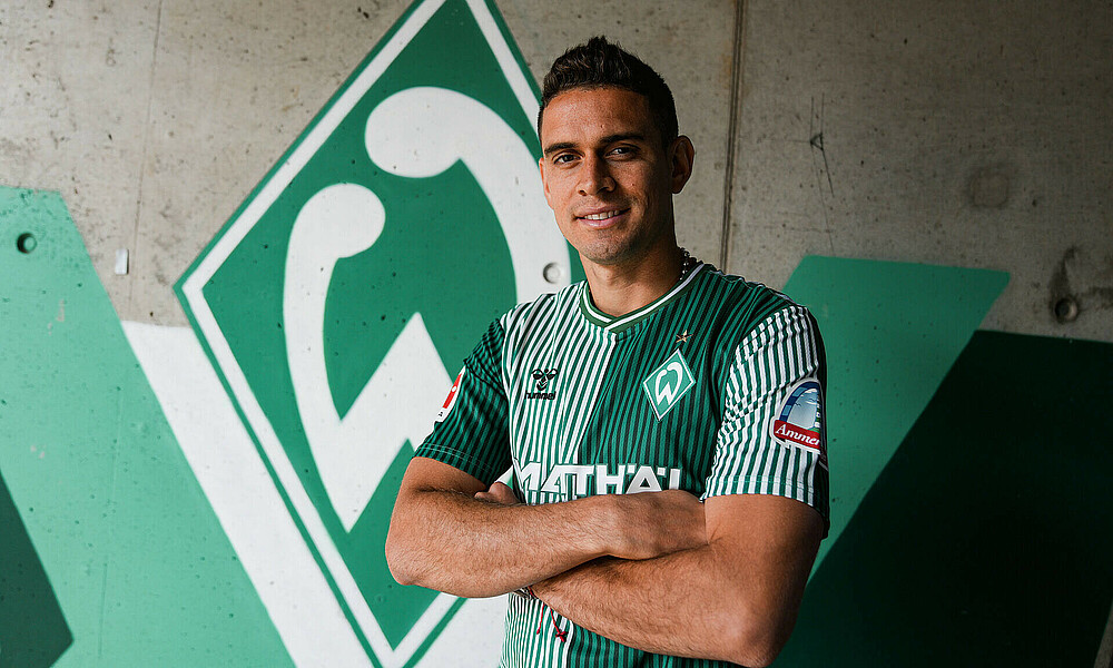 Rafael Borré posing in the Werder kit.