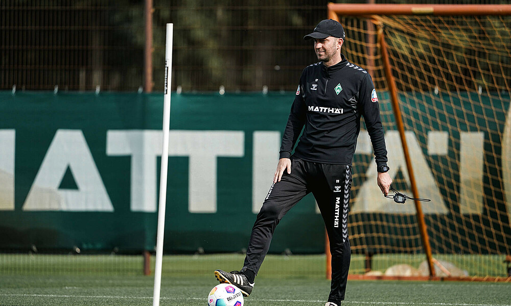 Ole Werner with his right foot on the ball.