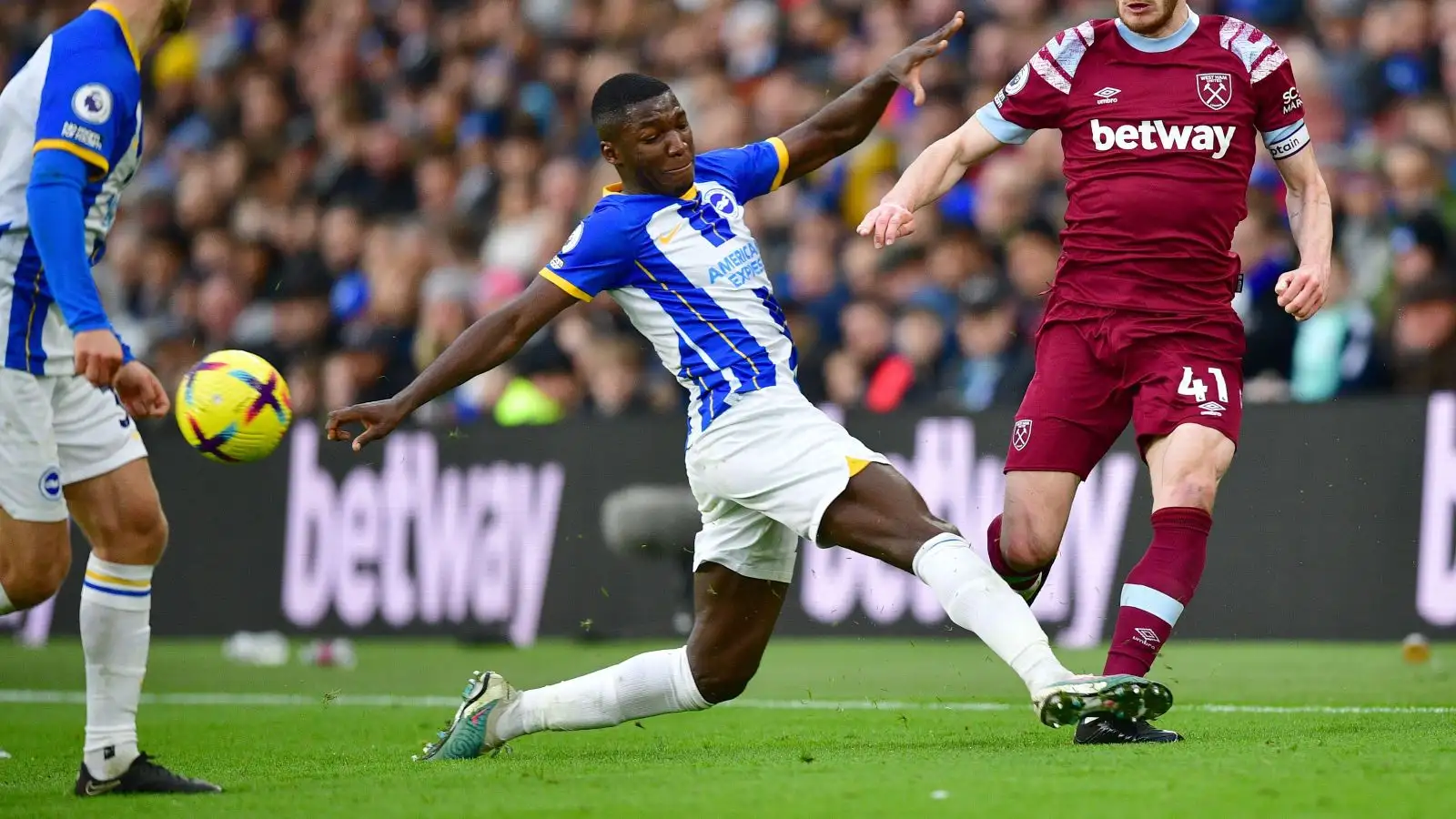 Reported Liverpool target Moises Caicedo tackles Declan Rice