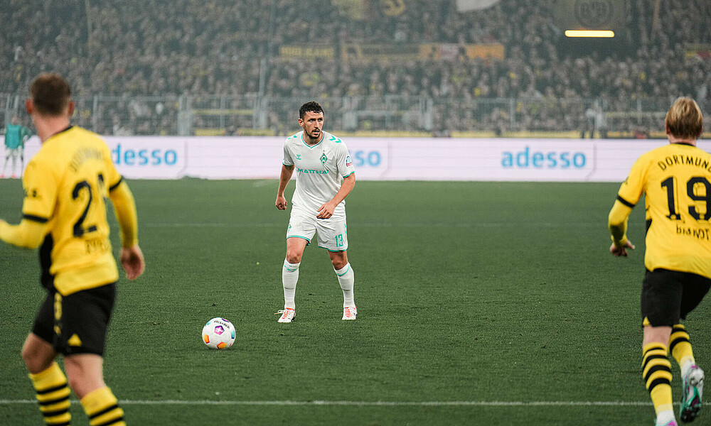 Milos Veljkovic on the ball against Borussia Dortmund.