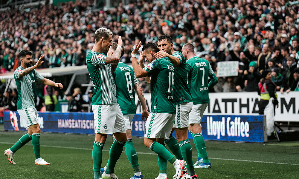 The team celebrating the opener against Union Berlin.