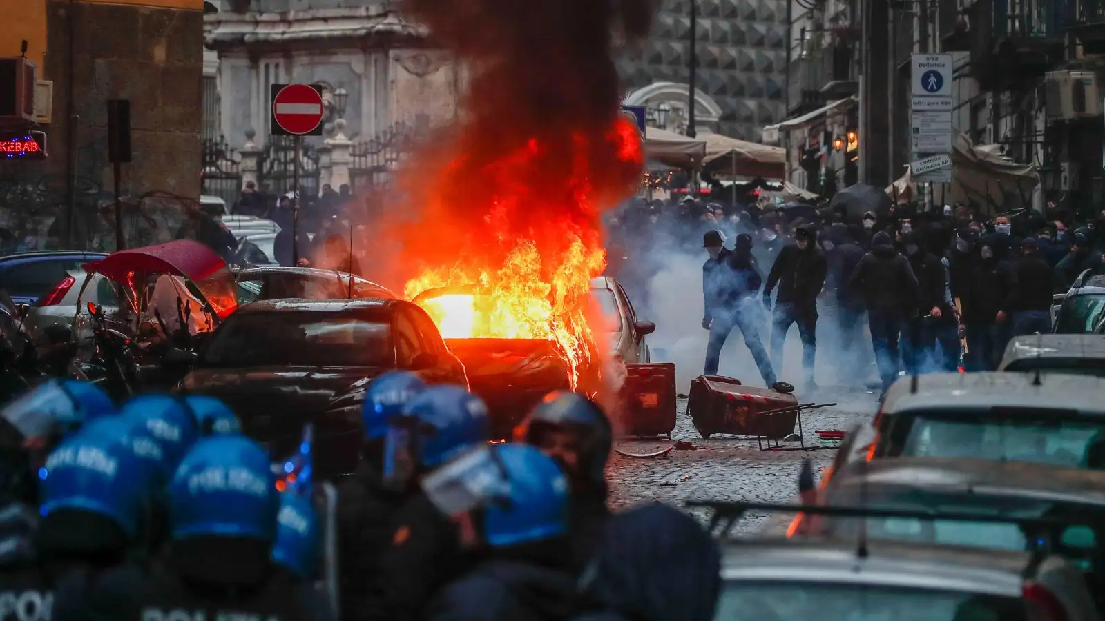 Frankfurt fans clash with police in Naples