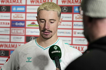 Marco Friedl on the Werder.TV microphone.