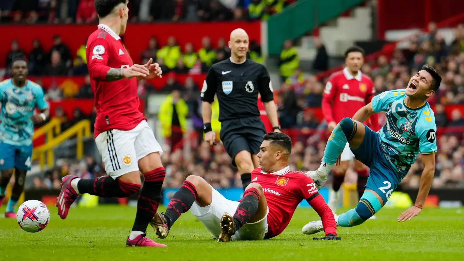 Man Utd midfielder Casemiro slides into Carlos Alcaraz