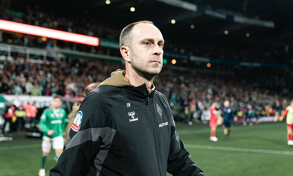 Ole Werner steps out onto the pitch.