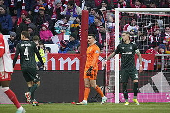 Michael Zetterer smiles during the game against Bayern München.