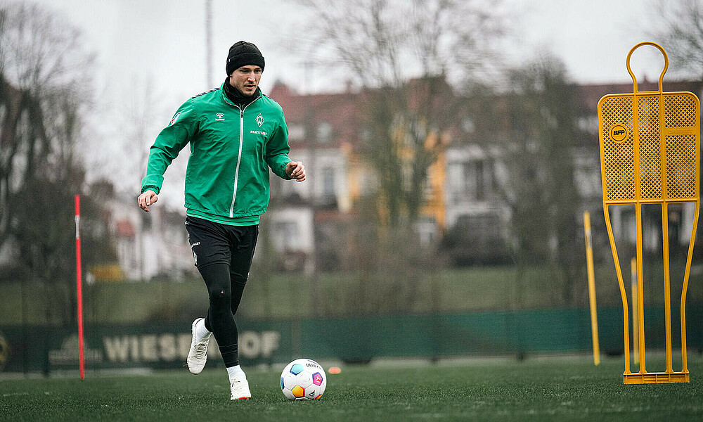 Niklas Stark on the ball.