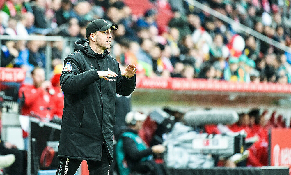 Ole Werner during the game, making a gesture with his hands.