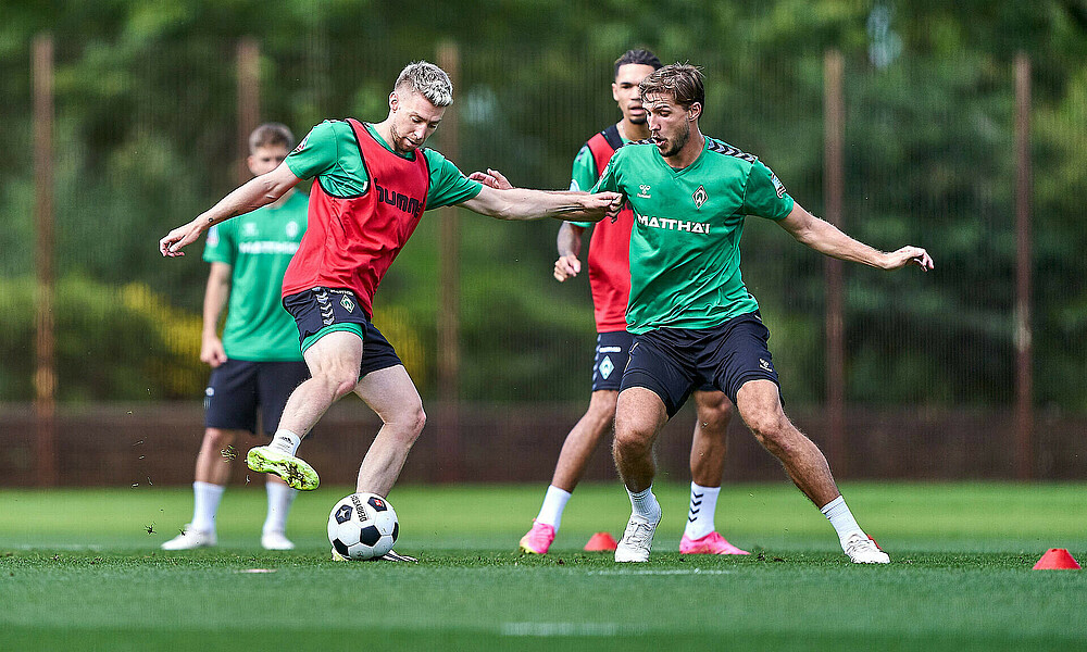 Mitchell Weiser duels with Niklas Stark in training.