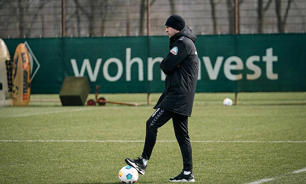 Ole Werner at training on the ball.