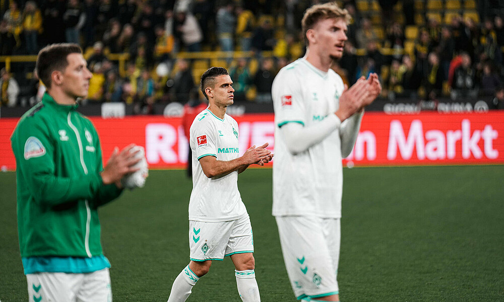 Rafael Borré applauds the crowd.