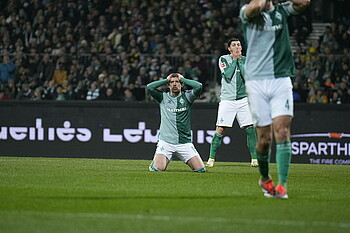 Mitchell Weiser hitting his head.