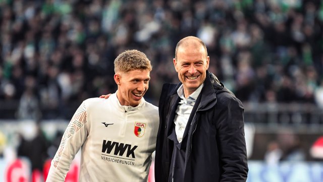 Kristijan Jakić und Jess Thorup nach dem Sieg in Wolfsburg