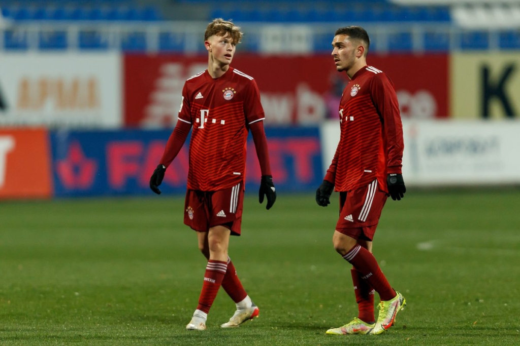 Dinamo Kiev v Bayern München - UEFA Youth League