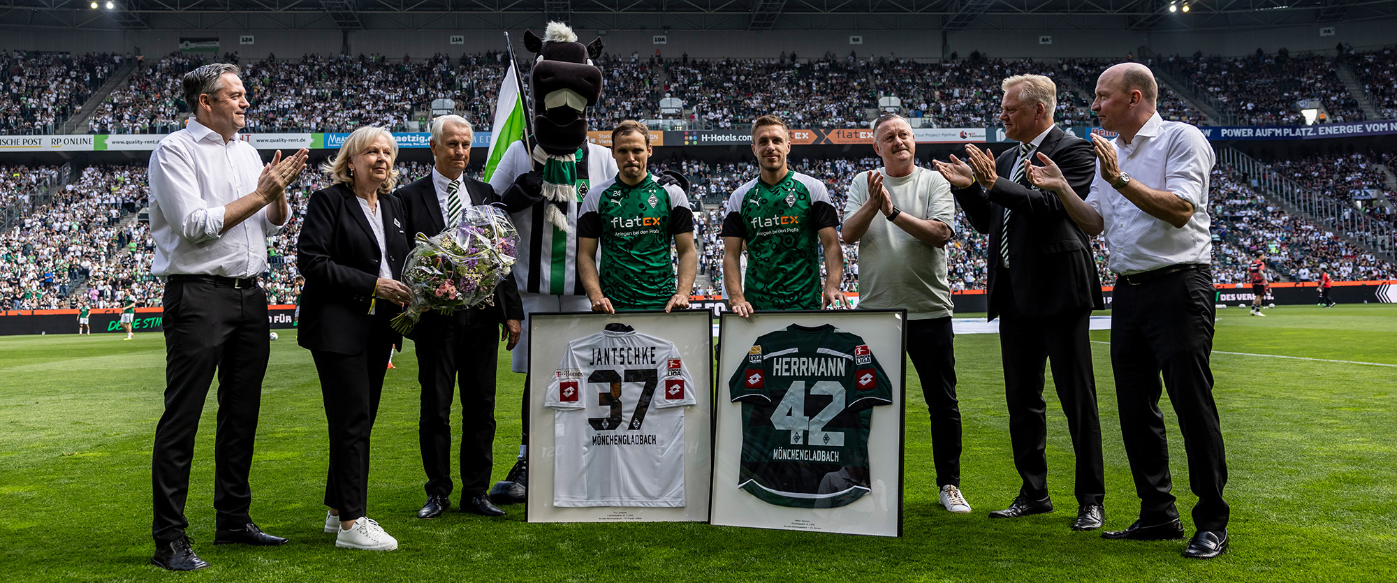 110524-borussia-frankfurt-jantschke-herrmann-verabschiedung-rasen-2000x835-1