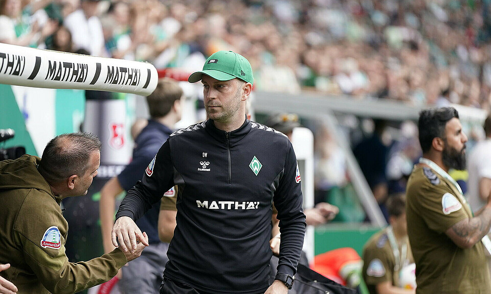 Ole Werner turning to the bench.