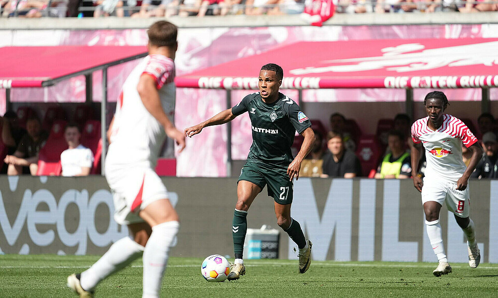 Felix Agu running with the ball.