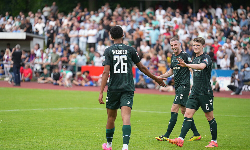 Salim Musah celebrates with Ducksch and Stage.