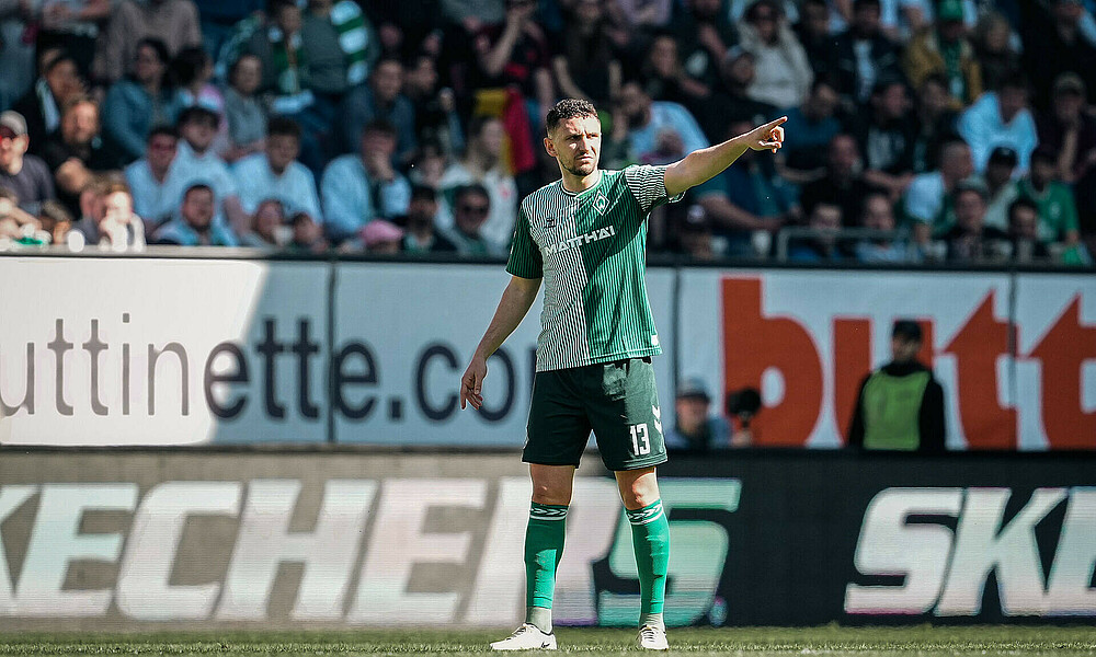 Milos Veljkovic in a Werder shirt.