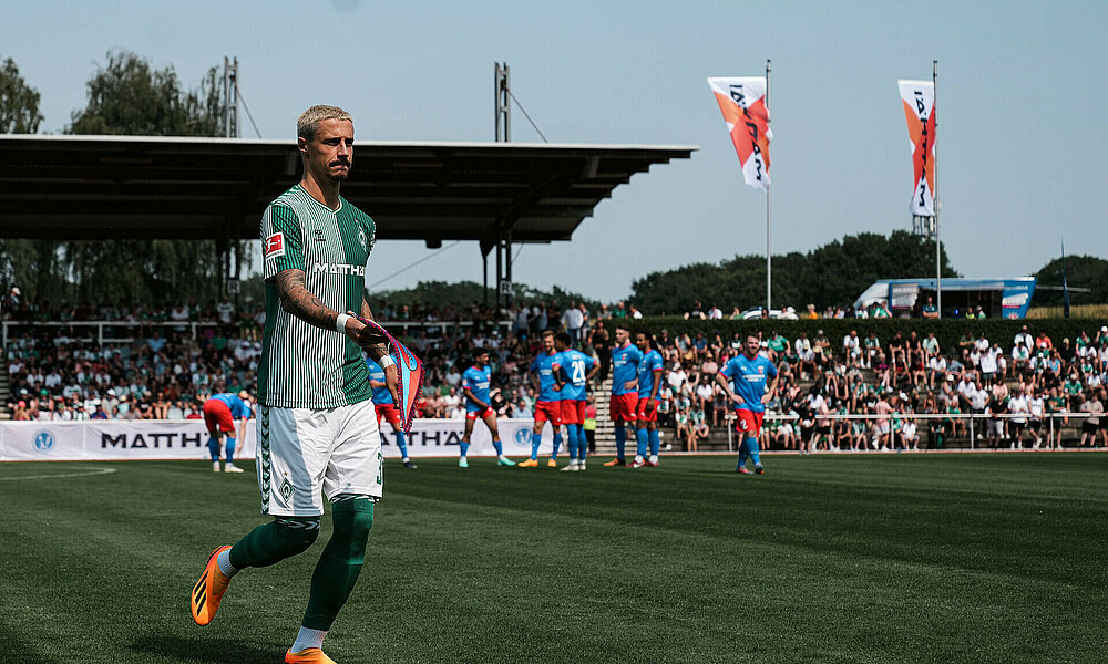 Marco Friedl carrying a pennant.