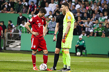 Jiri Pavlenka with Robert Lewandowski.