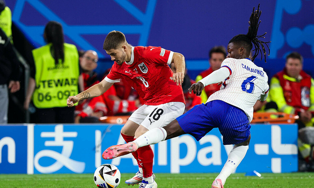 Romano Schmid on the ball for Austria against France.