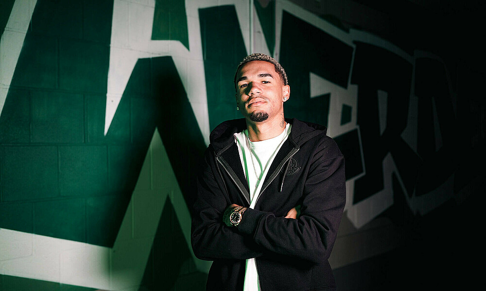 Justin Njinmah in front of Werder graffiti